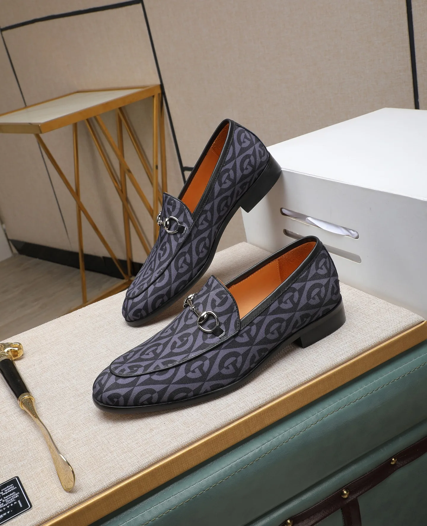 Men's men's shoes 💰540 (high-end, all-cow leather) GUCCI high-end formal leather shoes, original imported fabrics from Italy, cowhide lining, original hardware. I believe you will be struck by it from the first moment you see it. The avant-garde atmosphere can no longer fully interpret its elegance. AAA grade rubber outsole, super comfortable. Original counter last, ensuring its original version and quality. The simple upper ensures its comfort and breathability. A pair of truly good shoes has its own unique soul, famous quality, regular size 38-44 (45 46 customized)